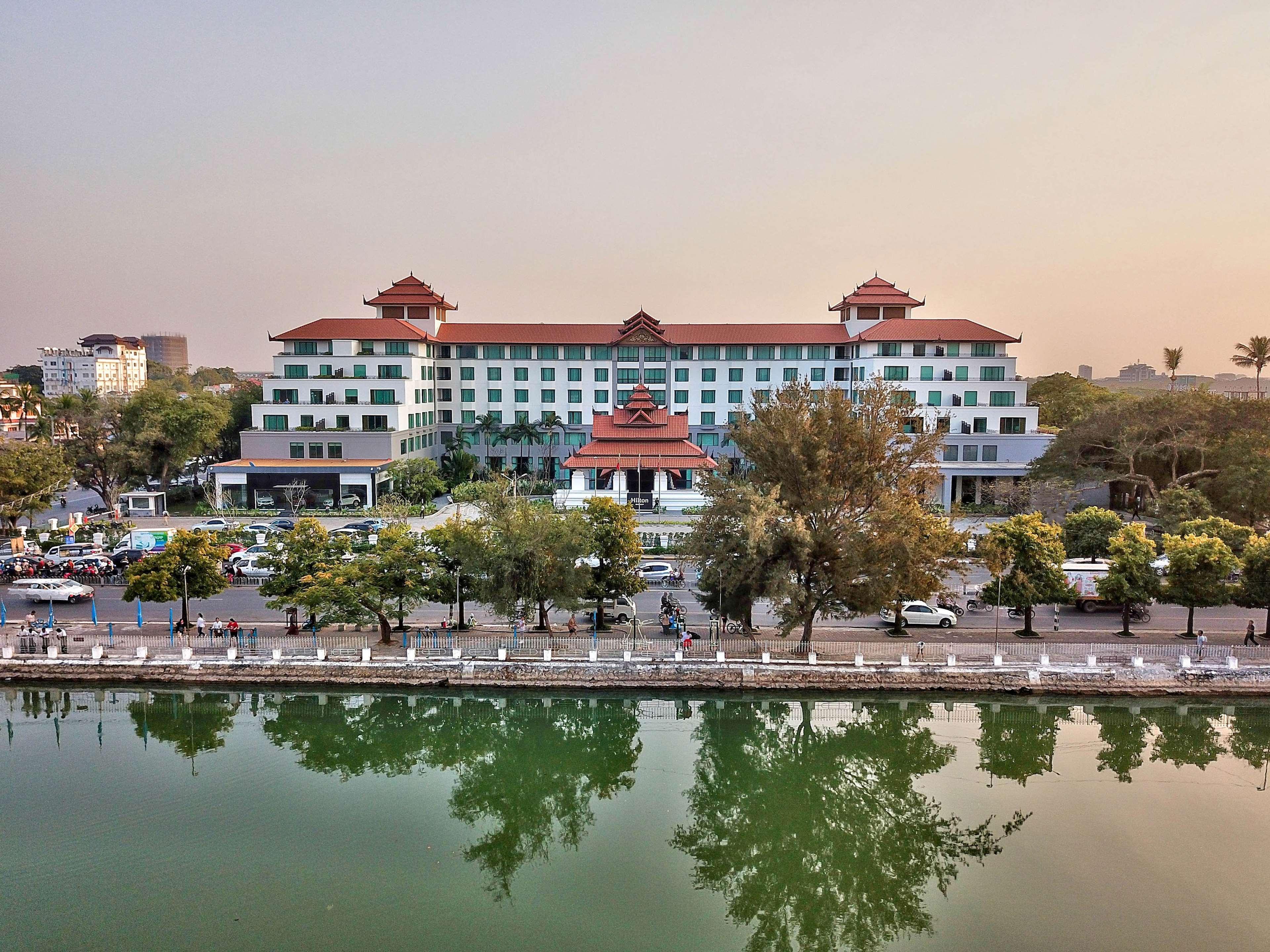 Hotel Hilton Mandalay Esterno foto